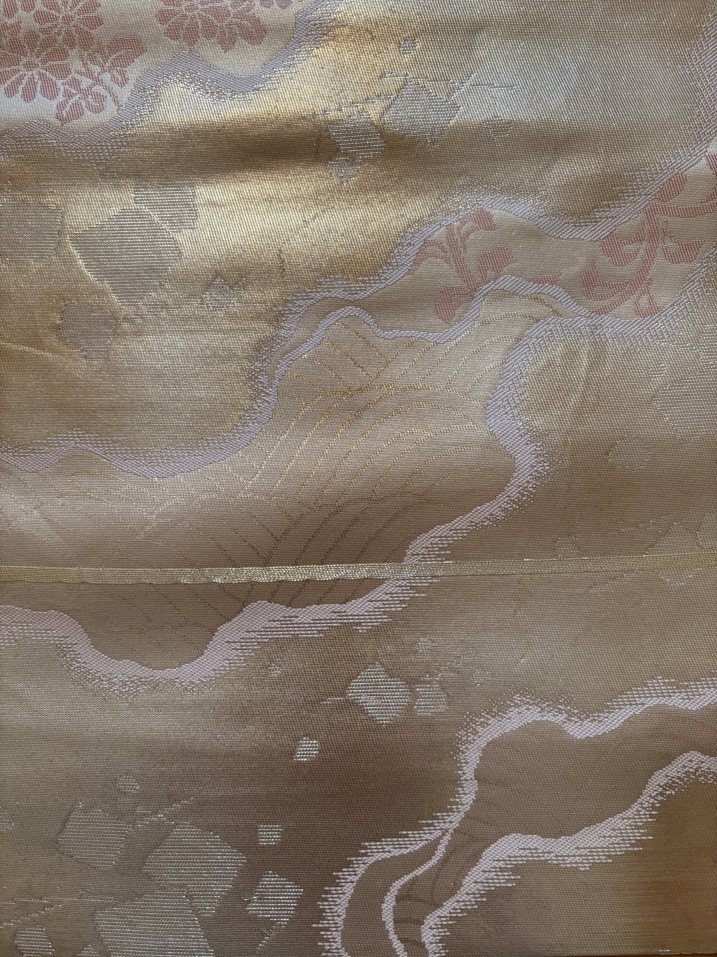 obi, ceinture japonaise brodée, couleur or et rose, motif couleur or