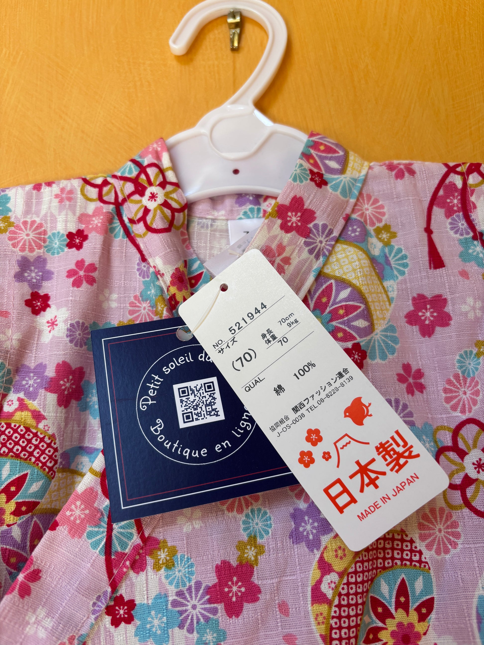 jinbei façon barboteuse pour bébé, motifs floraux rose et bleu, motif rond, fille