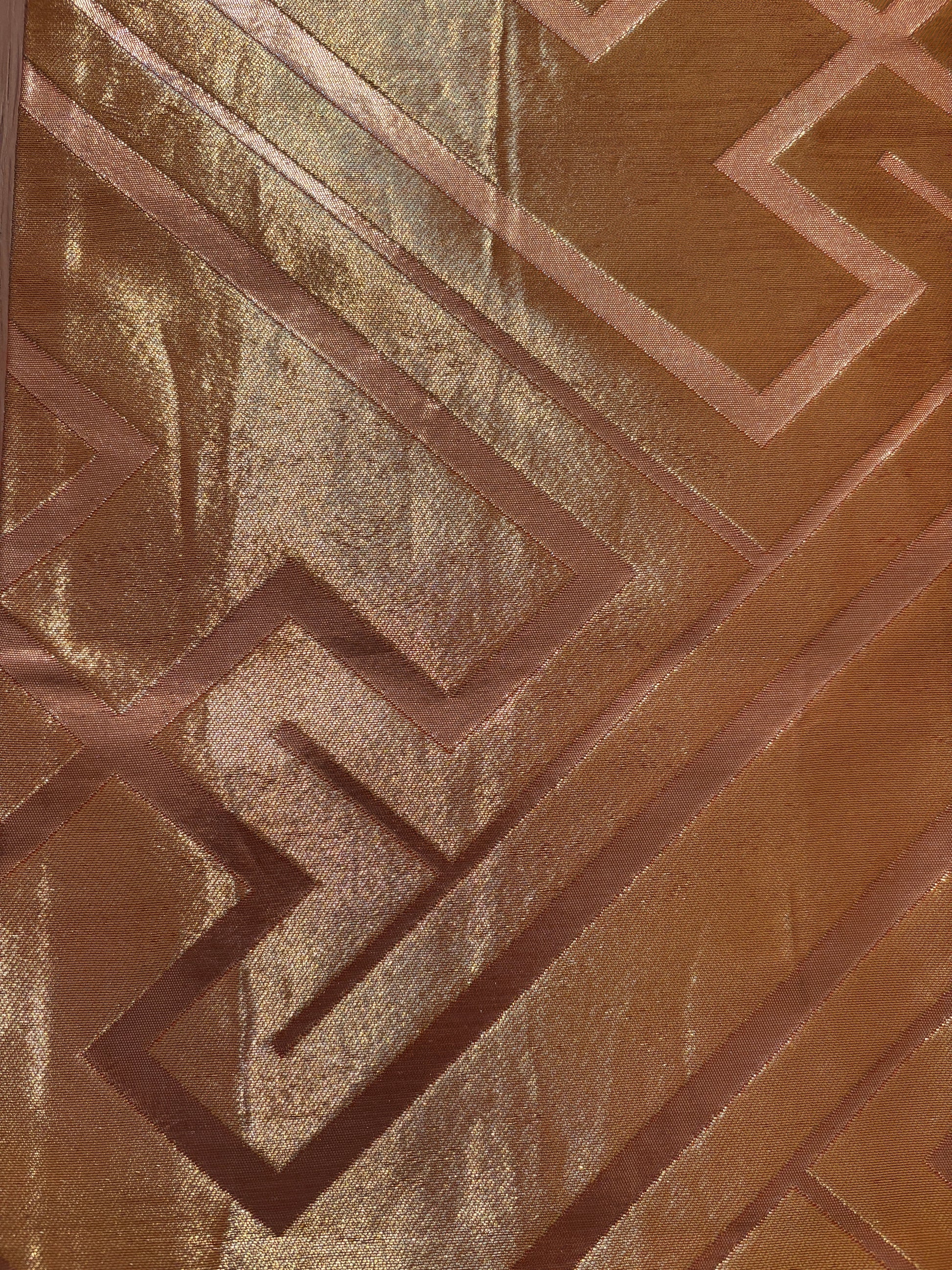 obi, ceinture japonaise brodée, couleur or, motif géométrique couleur or