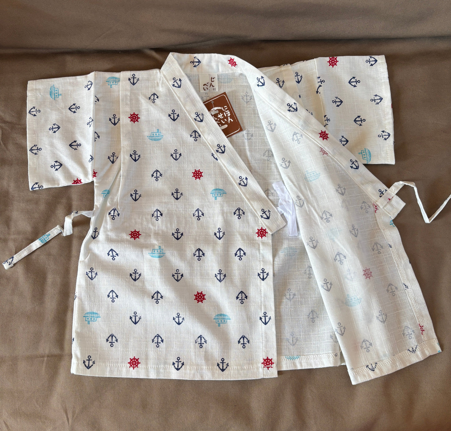 veste de jinbei, motif marin, ancre bleu marine sur fond blanc, garçon