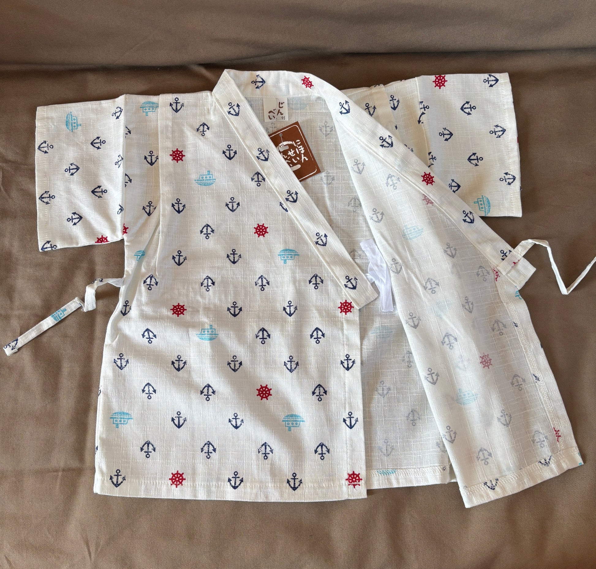 veste de jinbei, motif marin, ancre bleu marine sur fond blanc, garçon