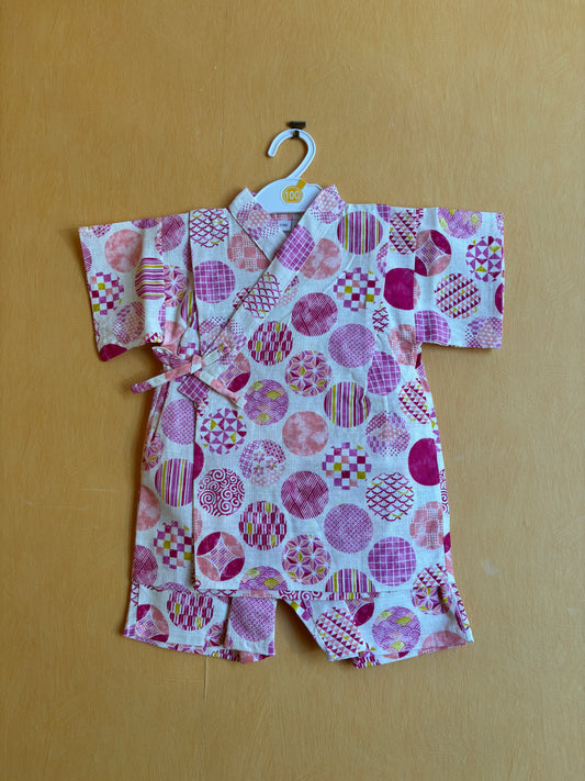 jinbei style pyjama, motifs géométrique cercle rose sur fond blanc, fille